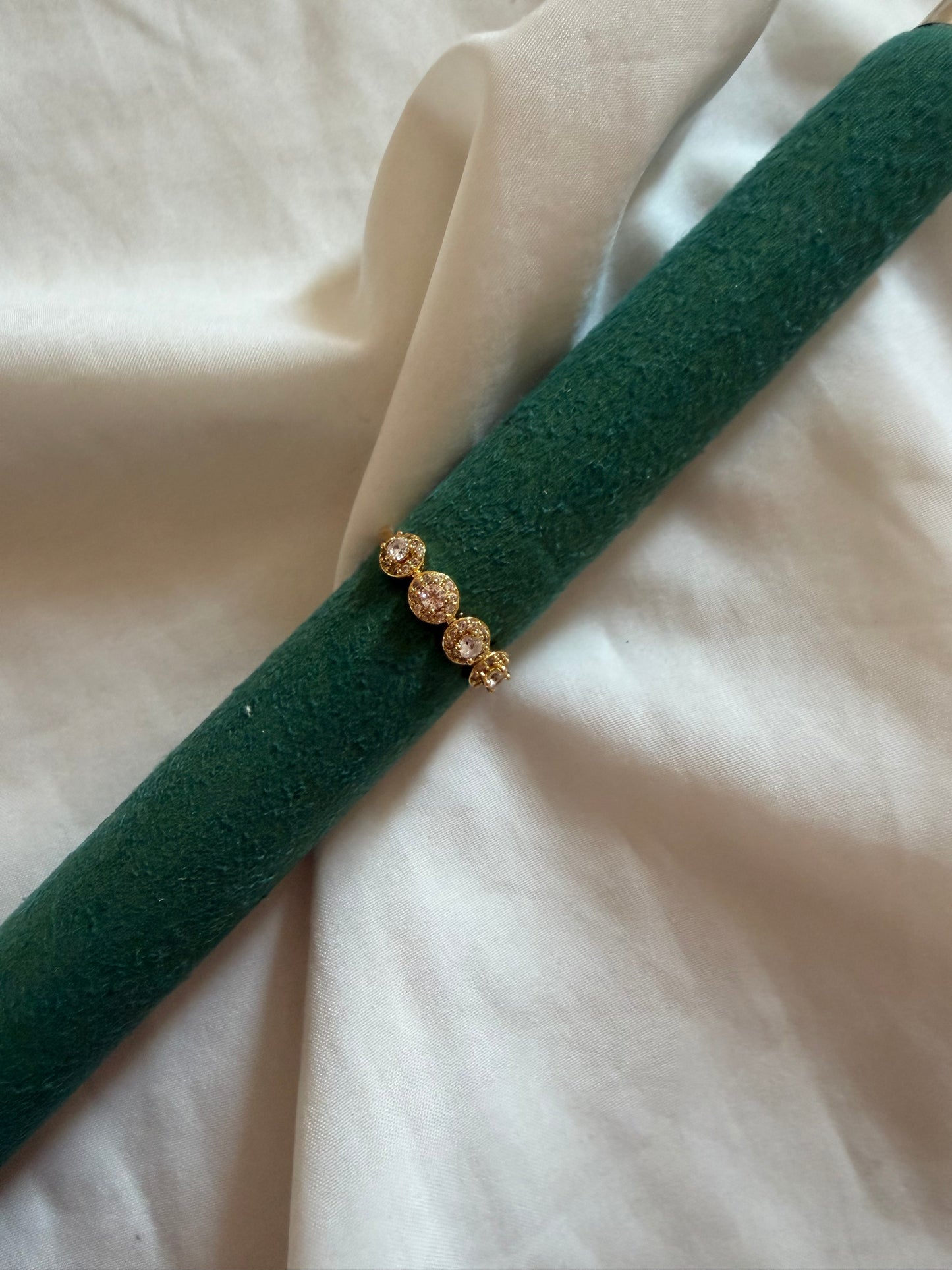 Anello “Kate” in acciaio inox regolabile con strass in oro e argento