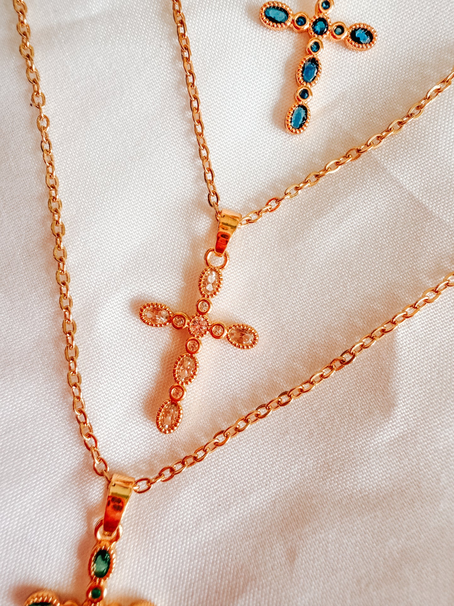 Collana Teresa in acciaio inox disponibile con base oro