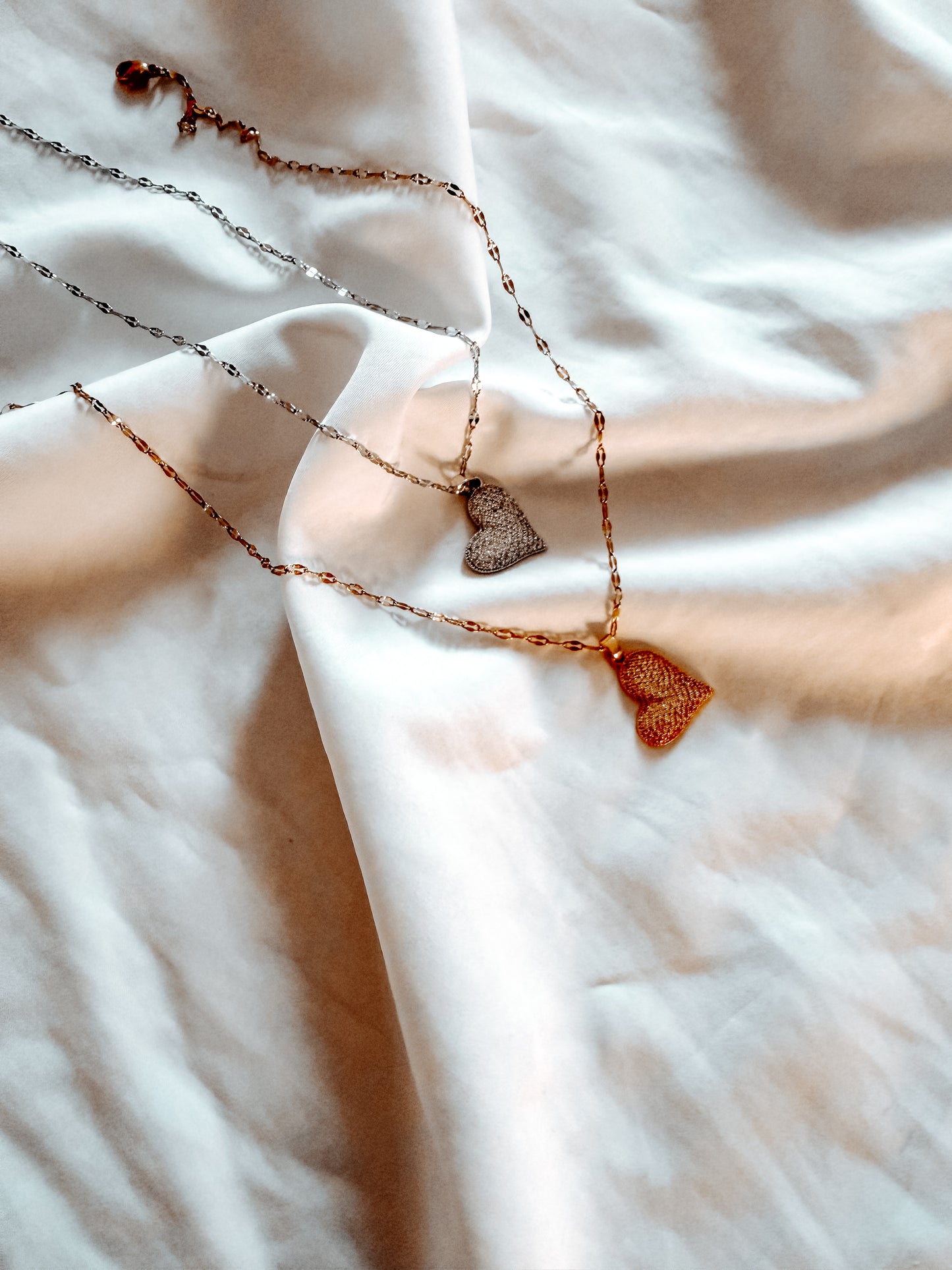 Collana “Vera” in acciaio inox, con cuore con strass in oro e argento