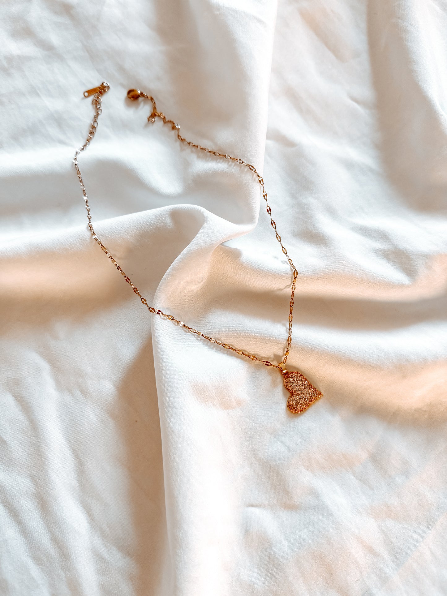 Collana “Vera” in acciaio inox, con cuore con strass in oro e argento